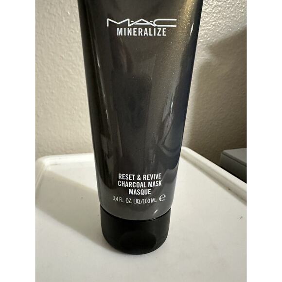 MAC MINERALIZE -RESET & REVIVE CHARCOAL MASK -NEW FULL SIZE - Picture 2 of 2